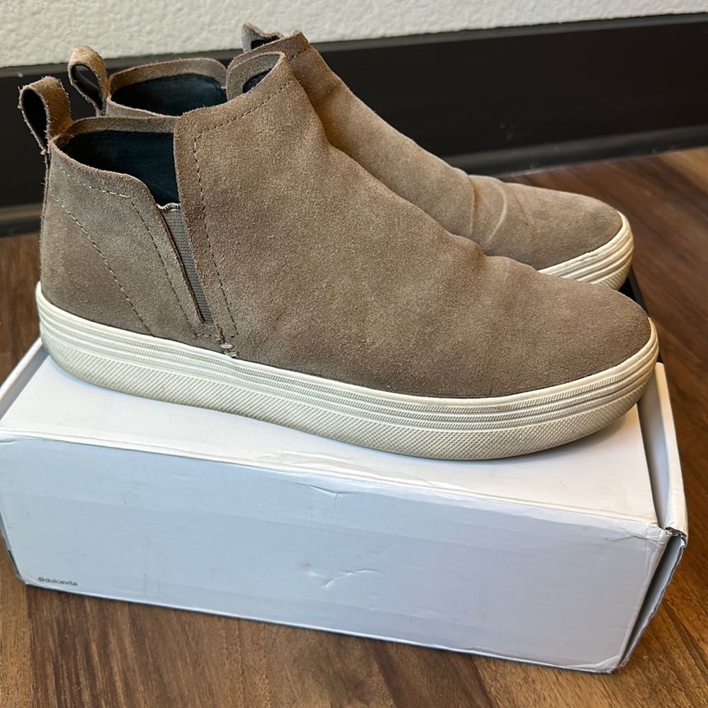 Dolce Vita Taupe Suede Sneaker Size 10